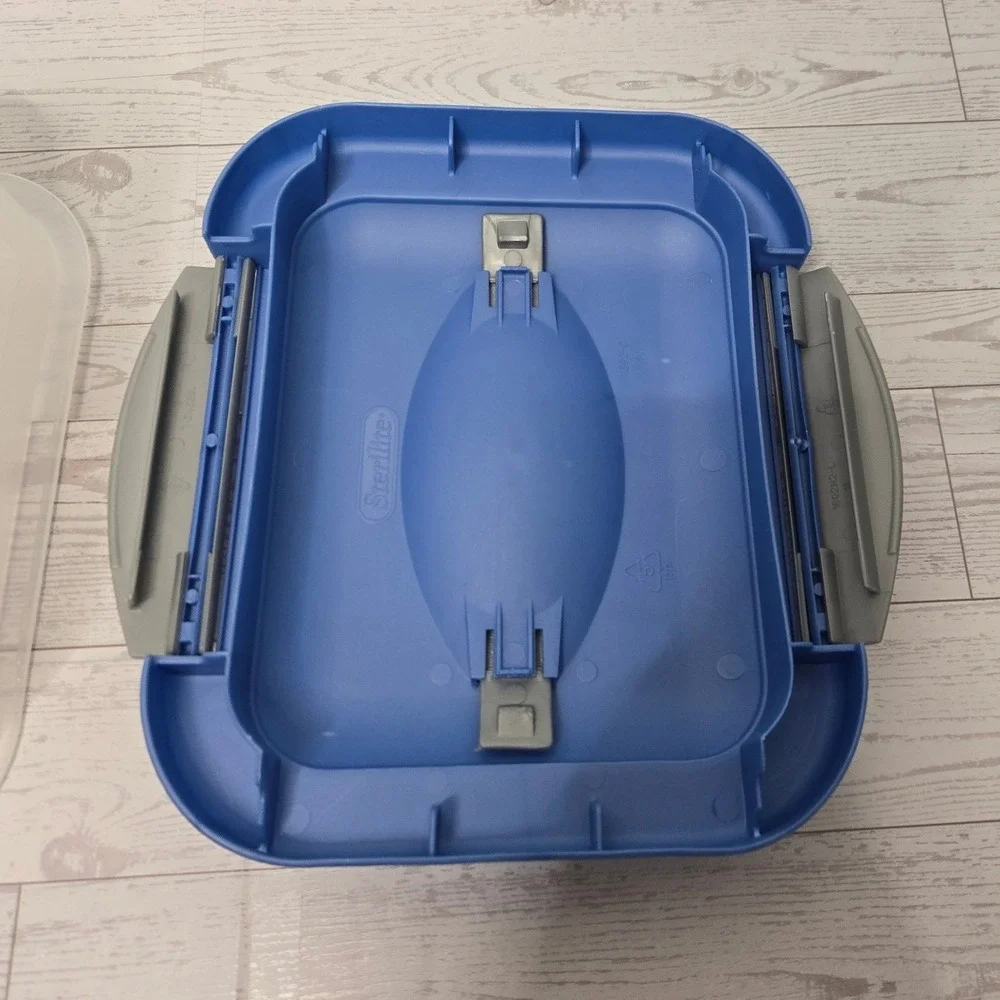 Vintage Sterilite Show Offs 1892 Storage Tote Snap Lid Blue